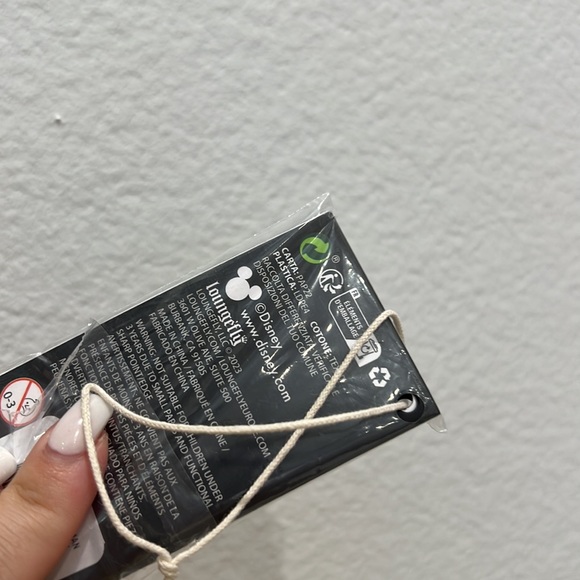 NEW Loungefly Chip & Dale Snowman Holiday Pin - Picture 2 of 3